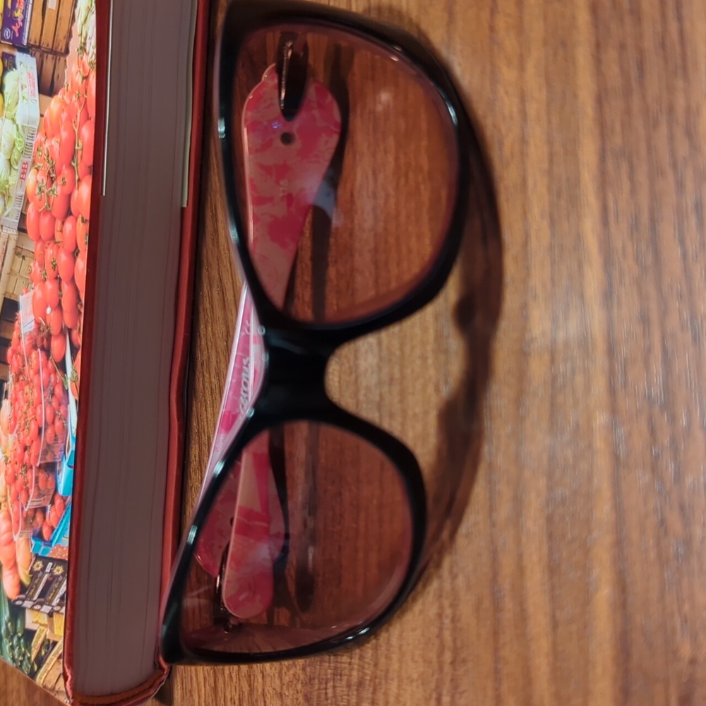 Women's Oakleys, Breast Cancer Edition